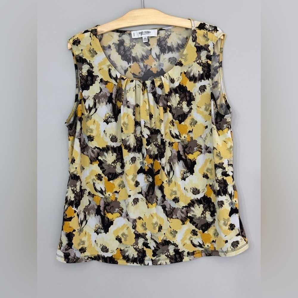 Jones Studio Separates: Women’s Sleeveless Blouse- Size 14W (ptp approx 21.5in)